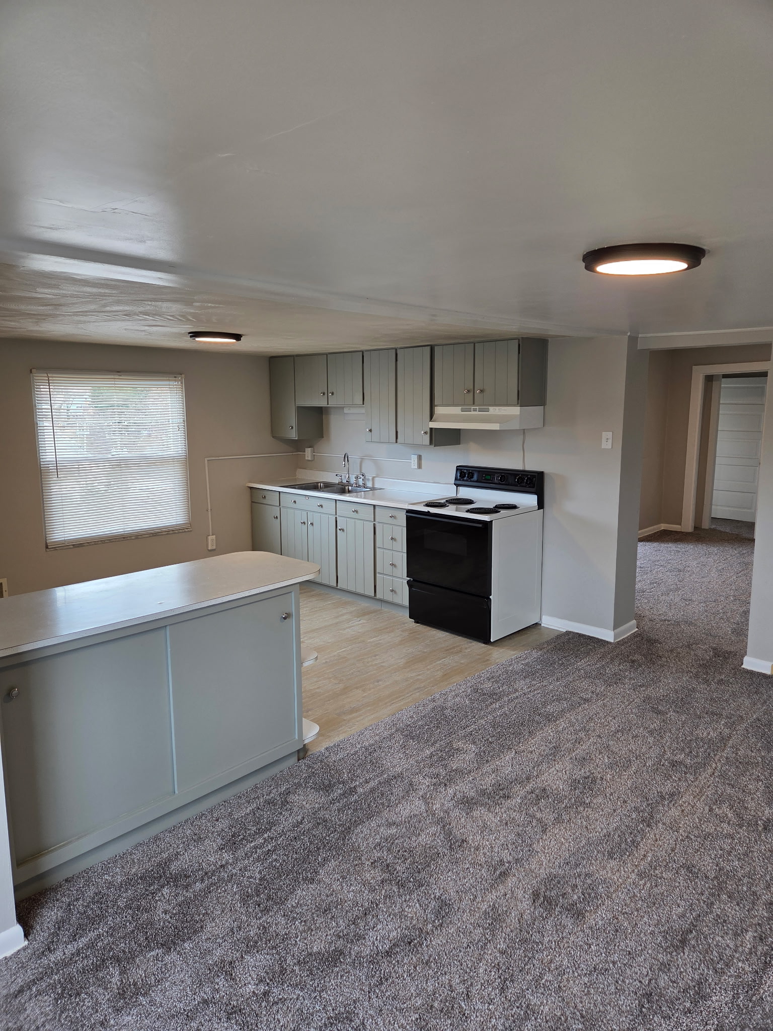 3911 Sarah Street - Floor 2